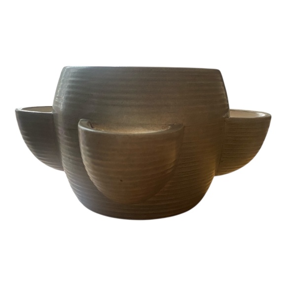 Vintage McNees signed pottery, collectible ceramic strawberry planter - Picture 2 of 16